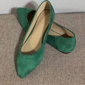 Ollio Emerald Green Suede-like Pointed-Toe Flats, size 8 1/2, NWOT.